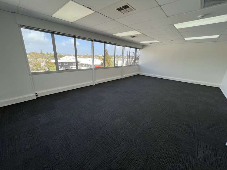 19 Great South Road Epsom_3