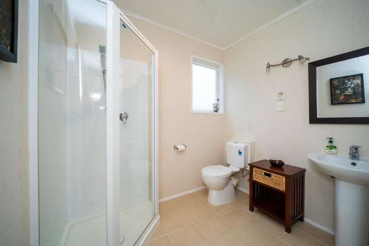 12 Newnham Court Tawa_23