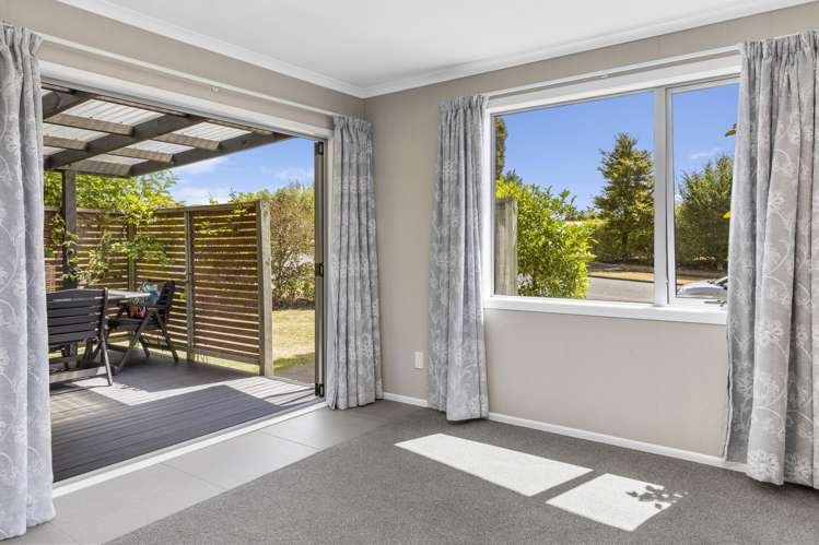 2/7 Reeves Road Acacia Bay_4