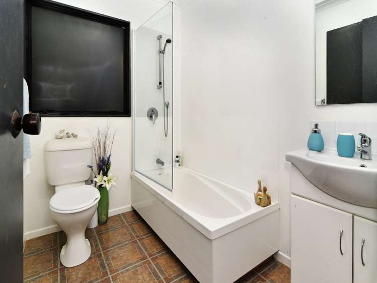 2a Foster Avenue Huia_15