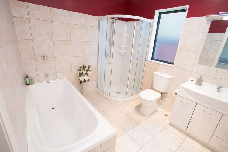 32 Futuna Close Karori_13