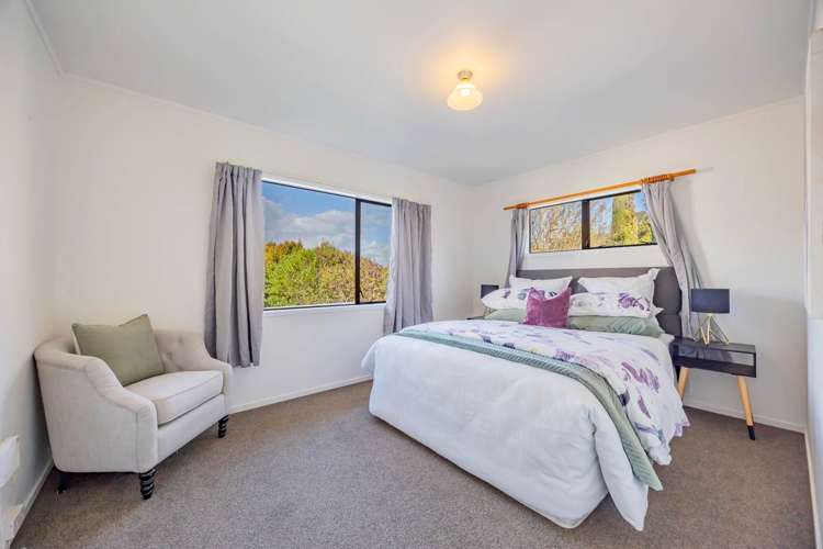 2/2 Tacitus Place Totara Vale_12