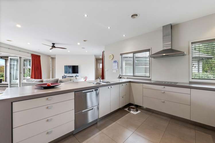 4 Links Drive Waiwhakaiho_13