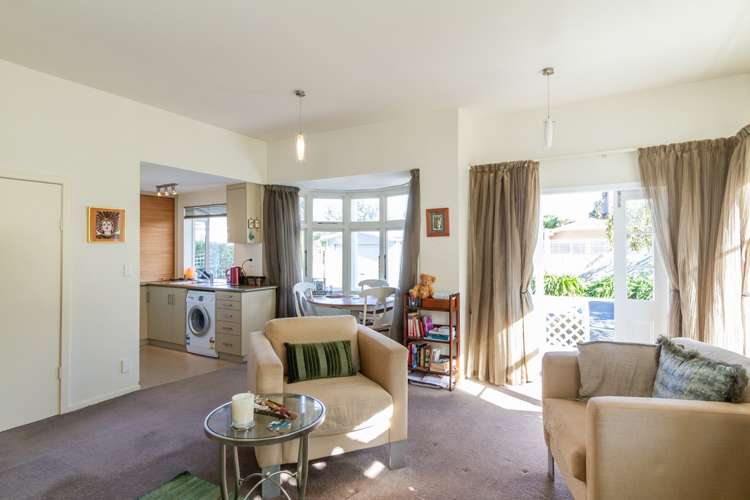 2/14 Up Oroua Street Eastbourne_9