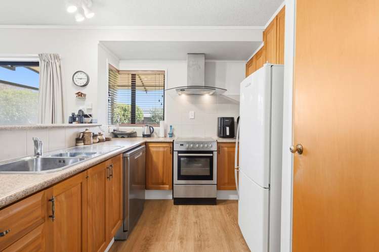 28 Evanda Crescent Conifer Grove_24