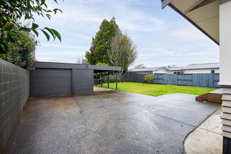 6 Colstone Street Glenview_21