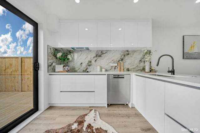 Brand New Contemporary Living in Pahurehure!