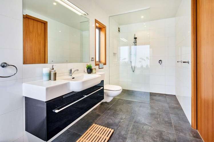 102 Kuku East Road Manakau_21
