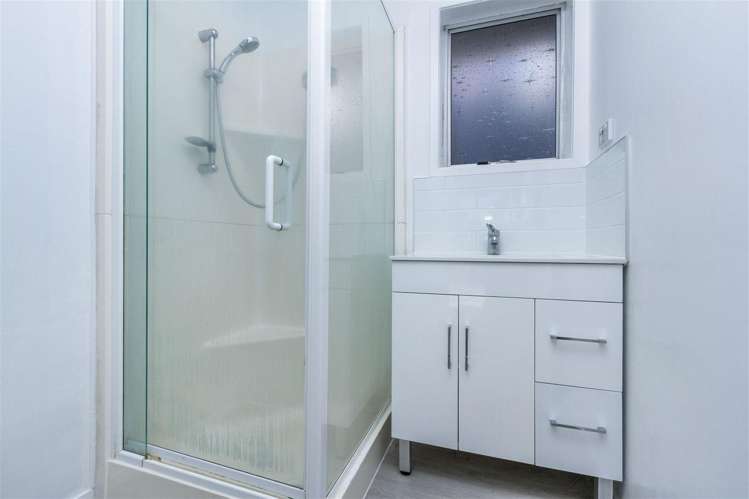 29B Archers Road 1614_15