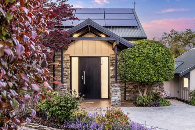 Rowan with the flow - Lake views and style to show