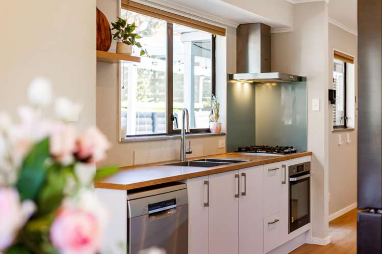 23 James Cook Drive Whitby_16