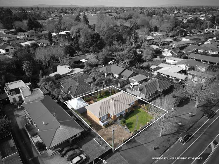 740 River Road Chartwell_17