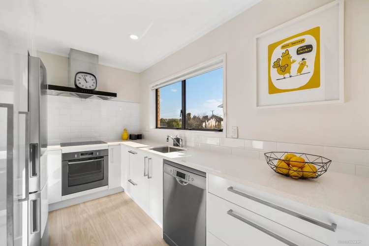 2/42 Howard Road Northcote_8