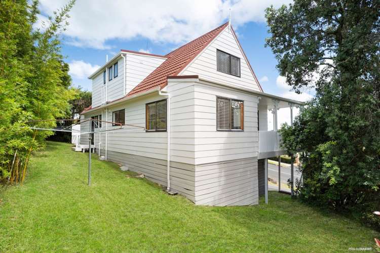 1 Francis Curtis Avenue Blockhouse Bay_4