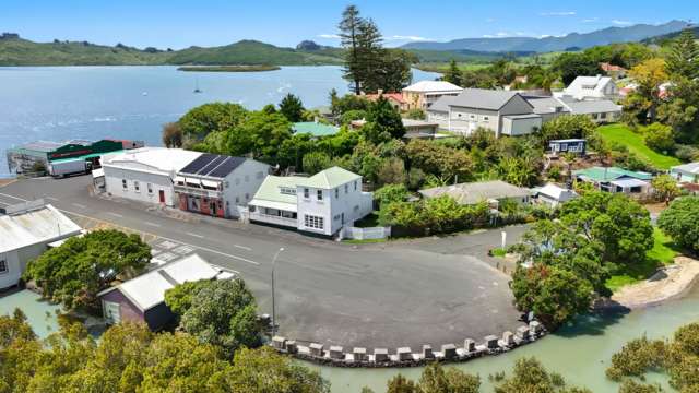 4 Russell Esplanade Rawene_1