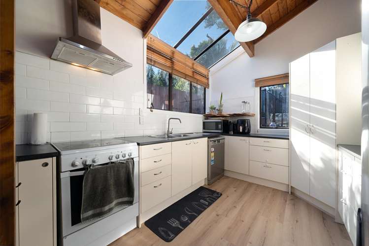 2/46A Captain Scott Road Glen Eden_10