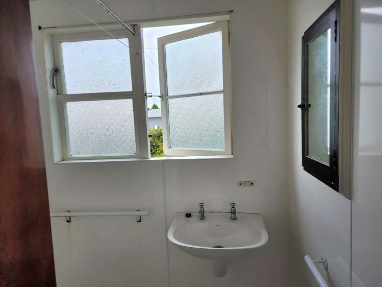 563 Queen Street East Levin_2