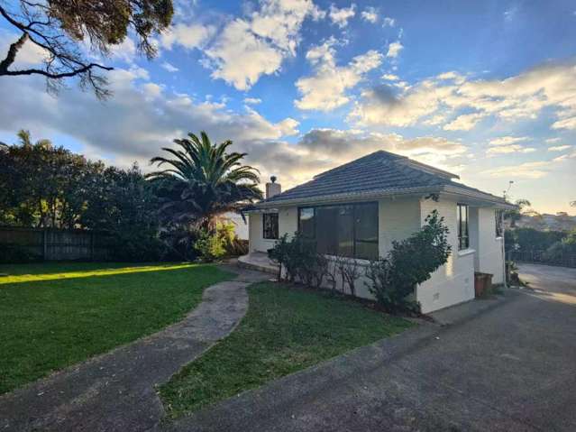 2 Mellons Bay Road 10679_1