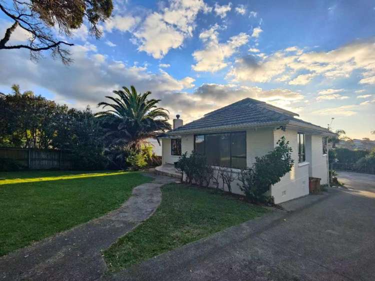 2 Mellons Bay Road 10679_1