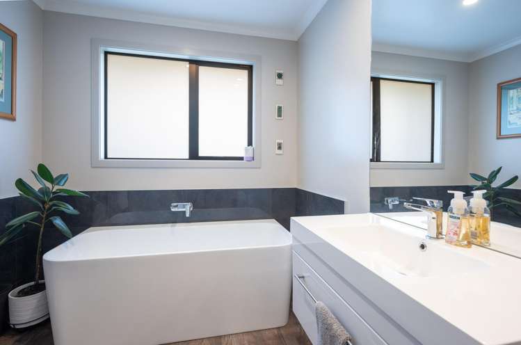 20 Pine Crest Drive Richmond_13