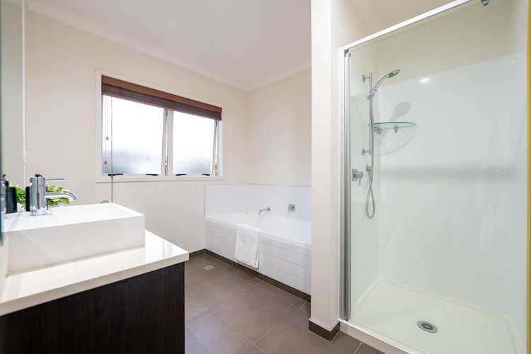 21 Kestev Drive Flat Bush_13