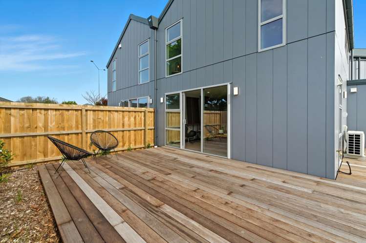 Units 1- 4/89 Jerrold Street North Addington_23