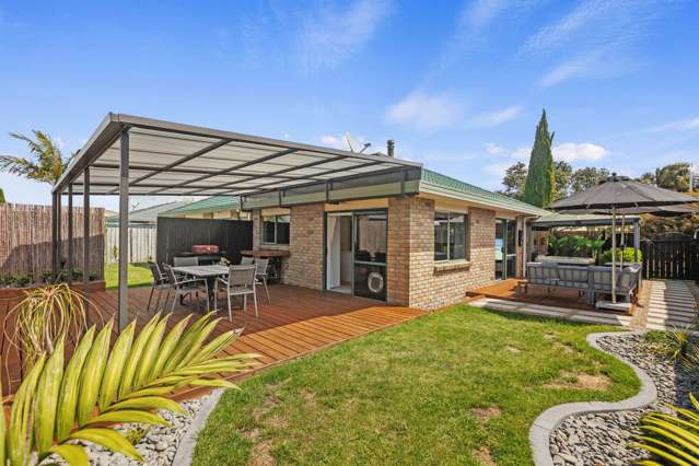 Coastal charm and comfort - move in for summer!