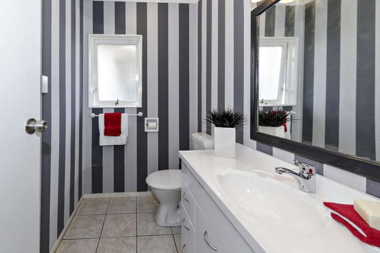 97 Tiroroa Avenue Te Atatu South_12