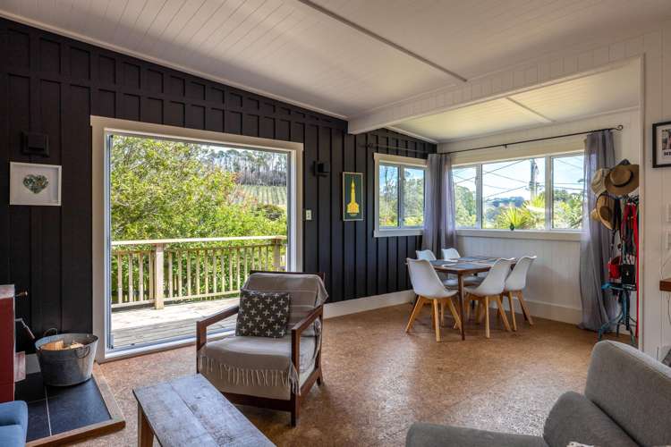 8 Waiata Road Onetangi_11