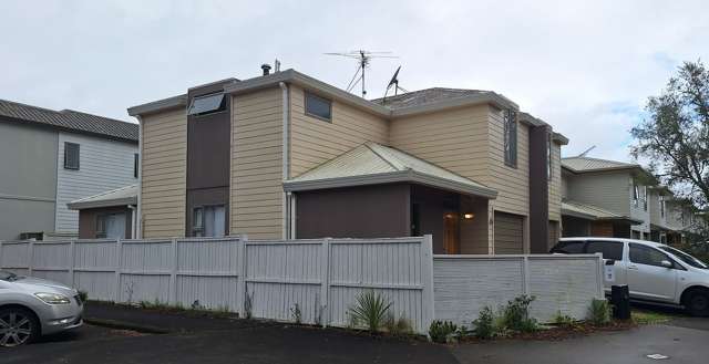 Large Townhouse 3 bedrooms with 2 bathrooms!
