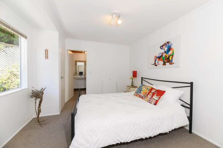 2/106 Stapleford Crescent Browns Bay_13