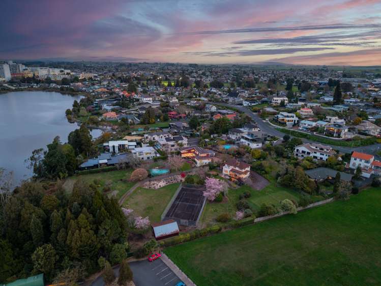 148 Lake Crescent Hamilton Lake_29