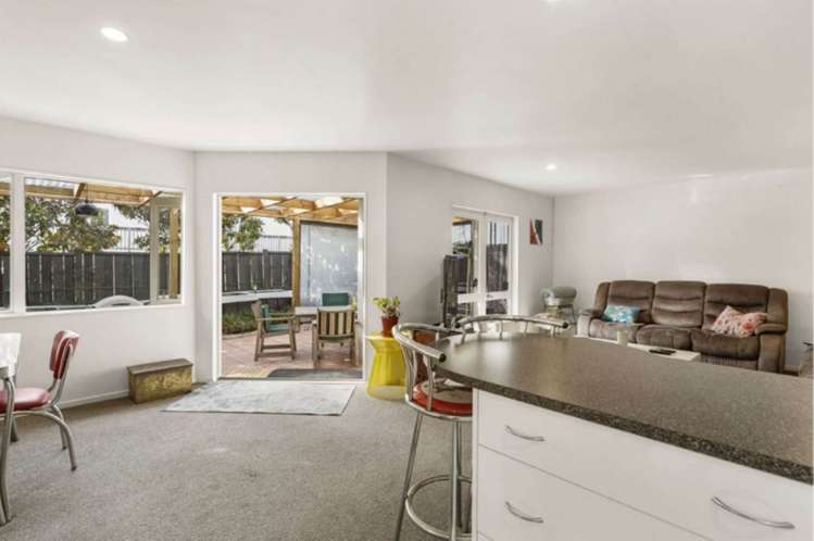 2/51 Fields Parade Oteha_7