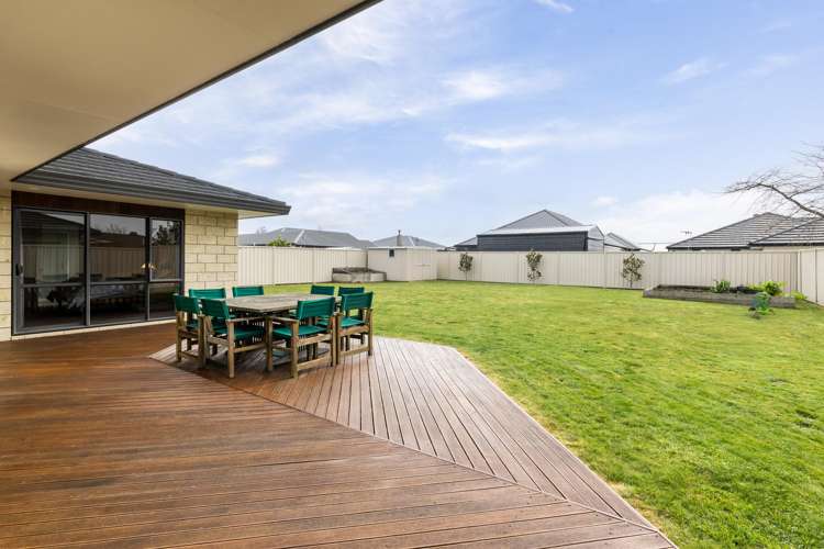 5 Lardon Place Frimley_12