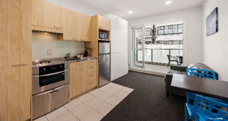 210/85 Beach Road_0