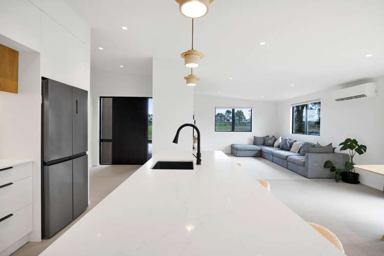 66 Flint Road West Stratford_11