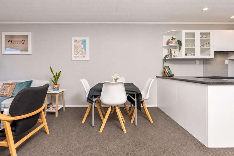 2/2 Ypres Street Greenmeadows_2