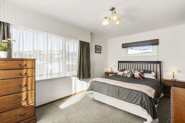 11 Diane Grove Paparangi_8