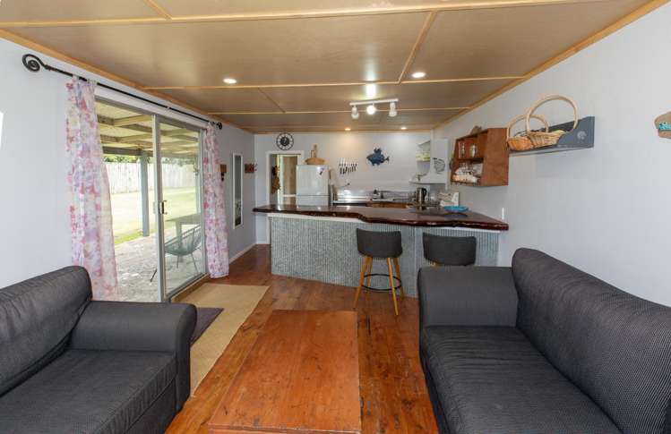 5 Bayly Street Baylys Beach_4