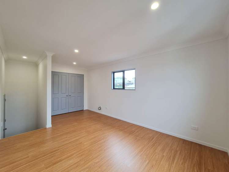 Arrowsmith Drive Flat Bush_12