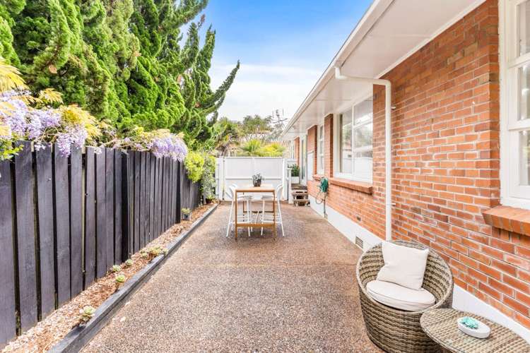 4/240 Hurstmere Road Takapuna_6