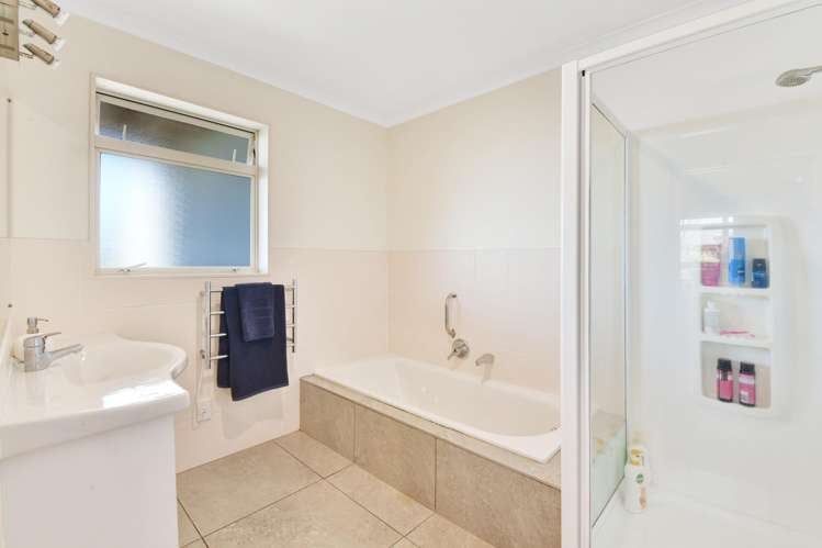 56 Waldorf Crescent Orewa_35