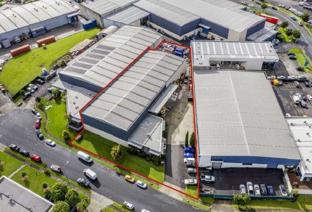 High stud warehouse with canopy and secure yard