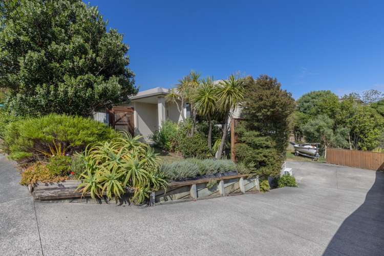 47 Saint Ives Drive Camborne_18