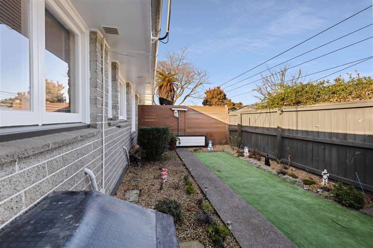 2/7 Curletts Road Sockburn_11