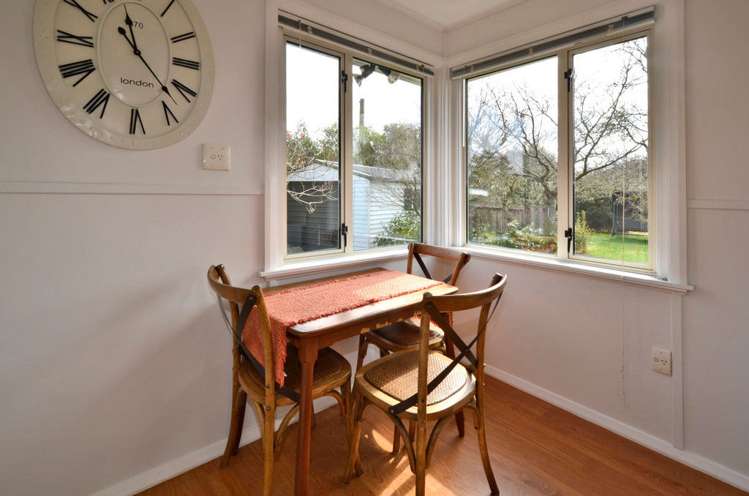 8 Avro Crescent Hornby_5