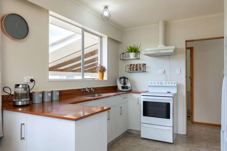 5 Newbourne Crescent Redwoodtown_6