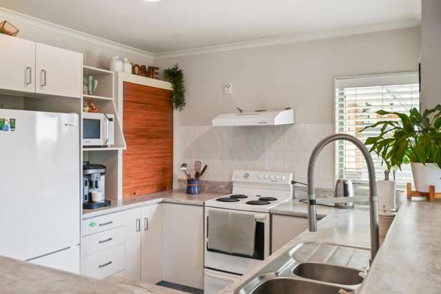 Modern Family Living in a Quiet Cul-de-Sac