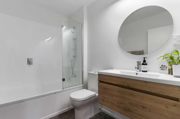 81 Stott Avenue Birkdale_17