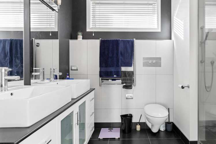 25 Magnolia Rise Waipahihi_16